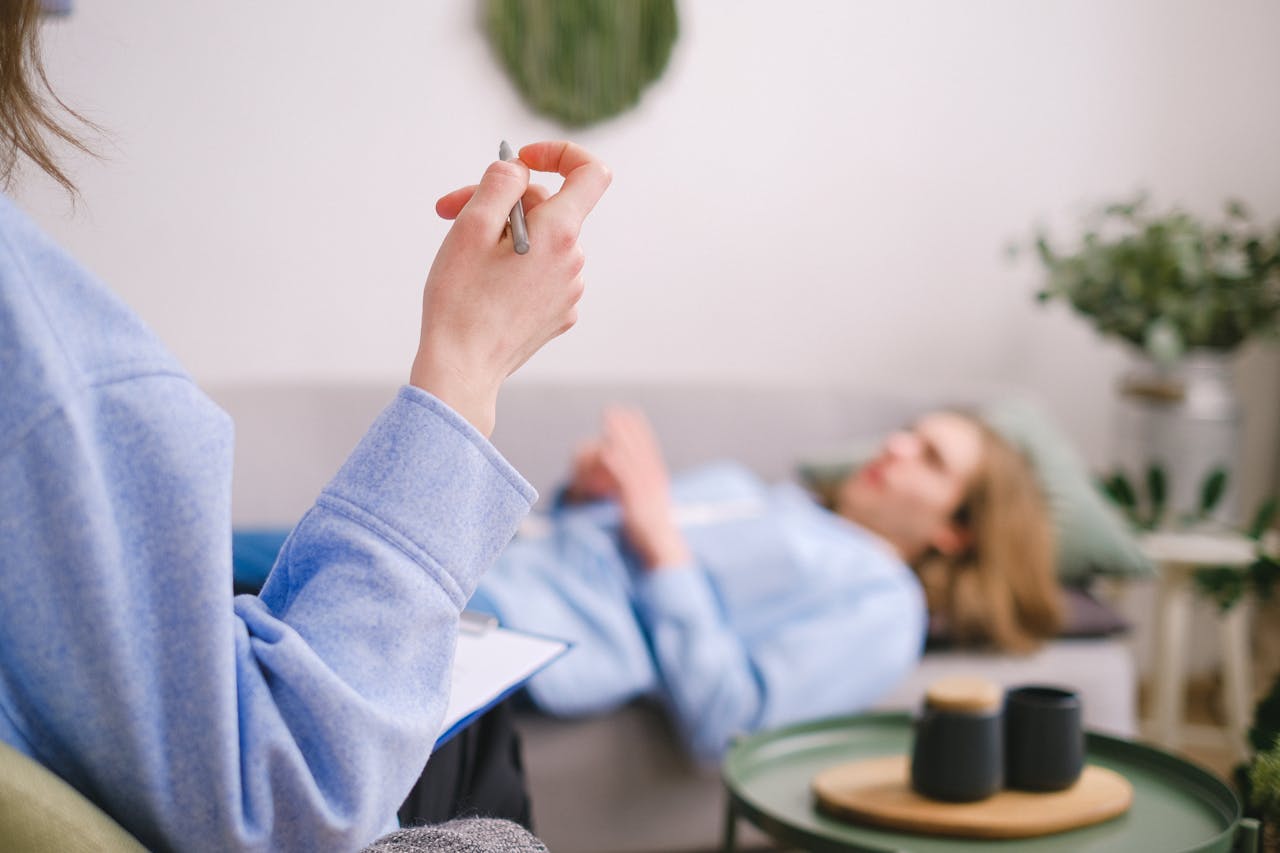 How Does Psychodynamic Therapy Differ From Cognitive Behavioral Therapy?