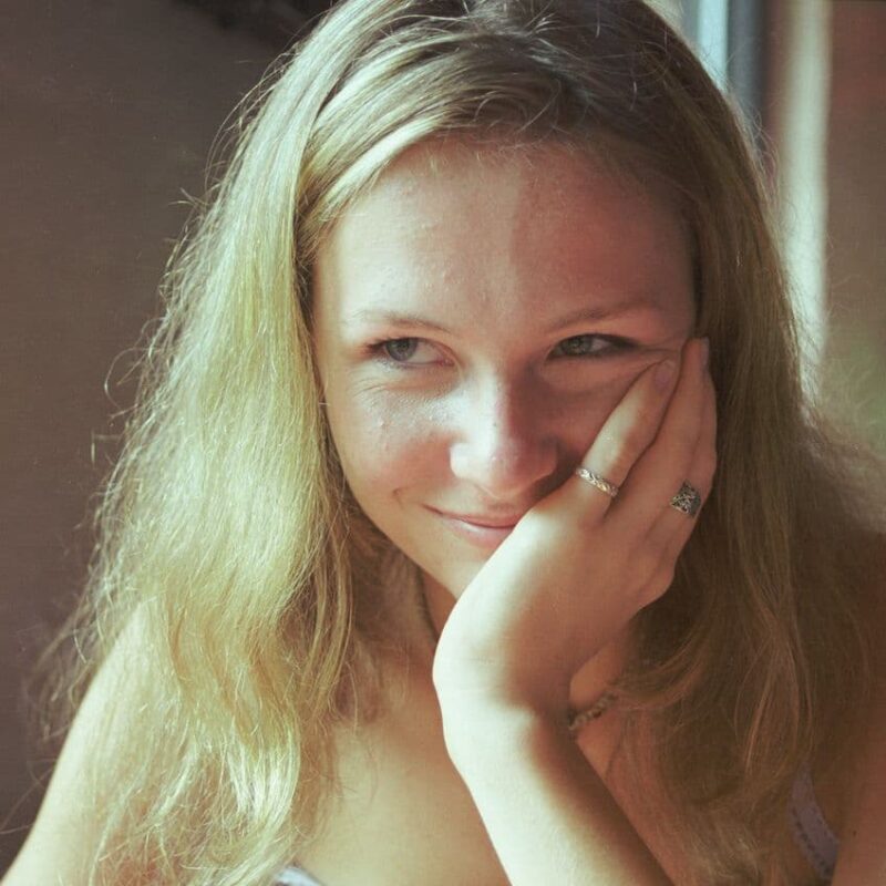 thoughtful-portrait-of-a-young-woman-in-natural-light